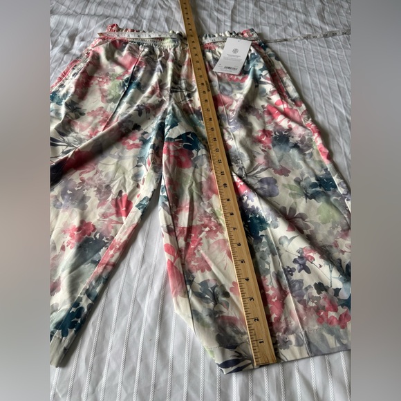 Athleta women’s short Size M - Picture 11 of 11